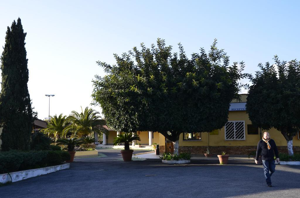 Hotel Complesso L'Oasi Aranova Exterior foto